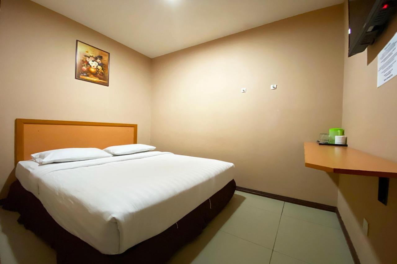 Oyo 90108 Hotel Kaya Kota Kinabalu Exterior foto