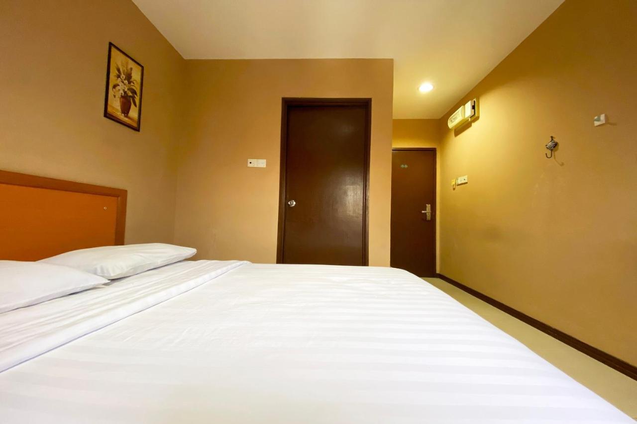 Oyo 90108 Hotel Kaya Kota Kinabalu Exterior foto