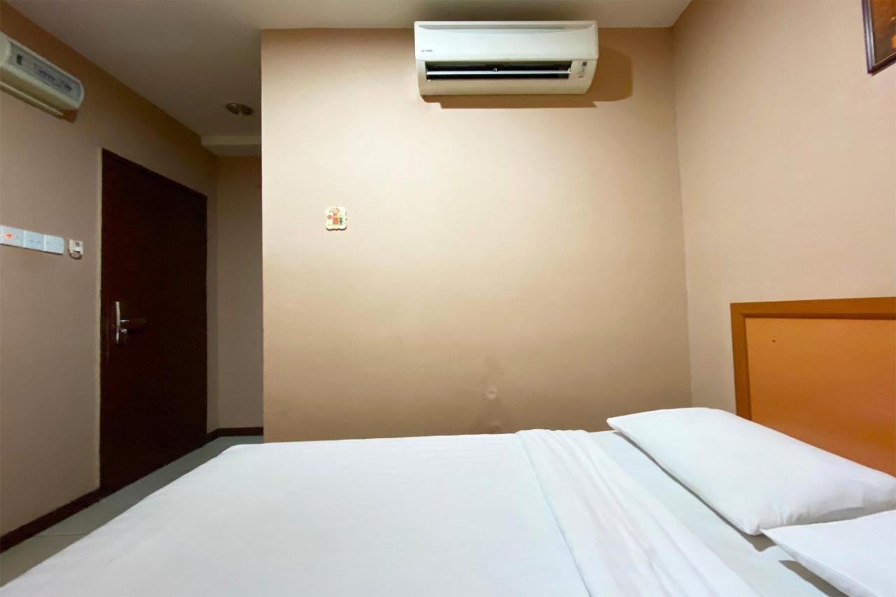 Oyo 90108 Hotel Kaya Kota Kinabalu Exterior foto