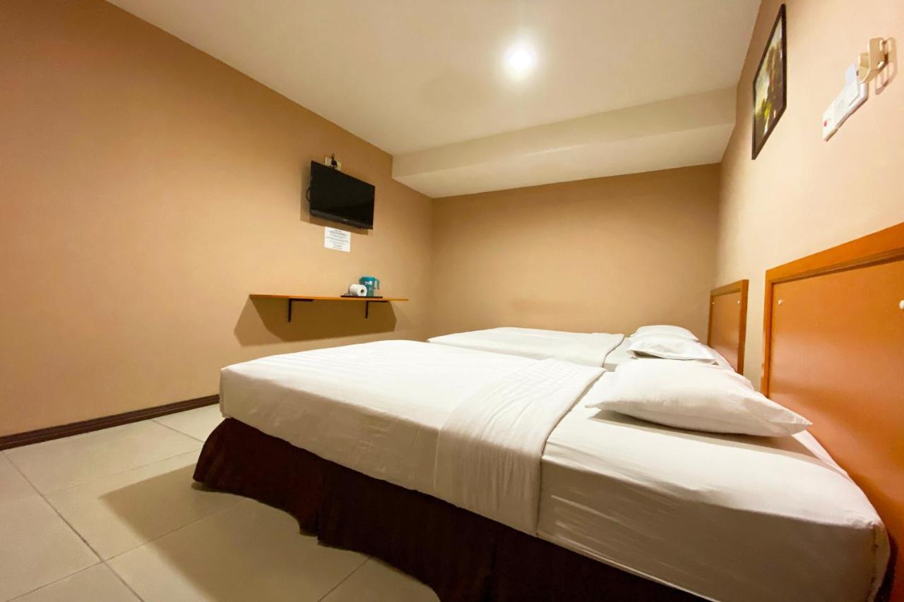 Oyo 90108 Hotel Kaya Kota Kinabalu Exterior foto
