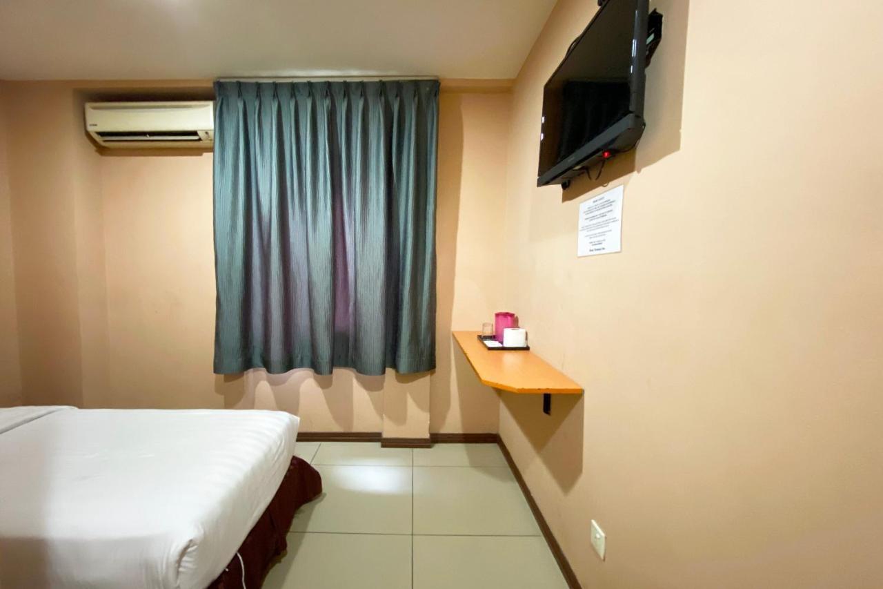 Oyo 90108 Hotel Kaya Kota Kinabalu Exterior foto