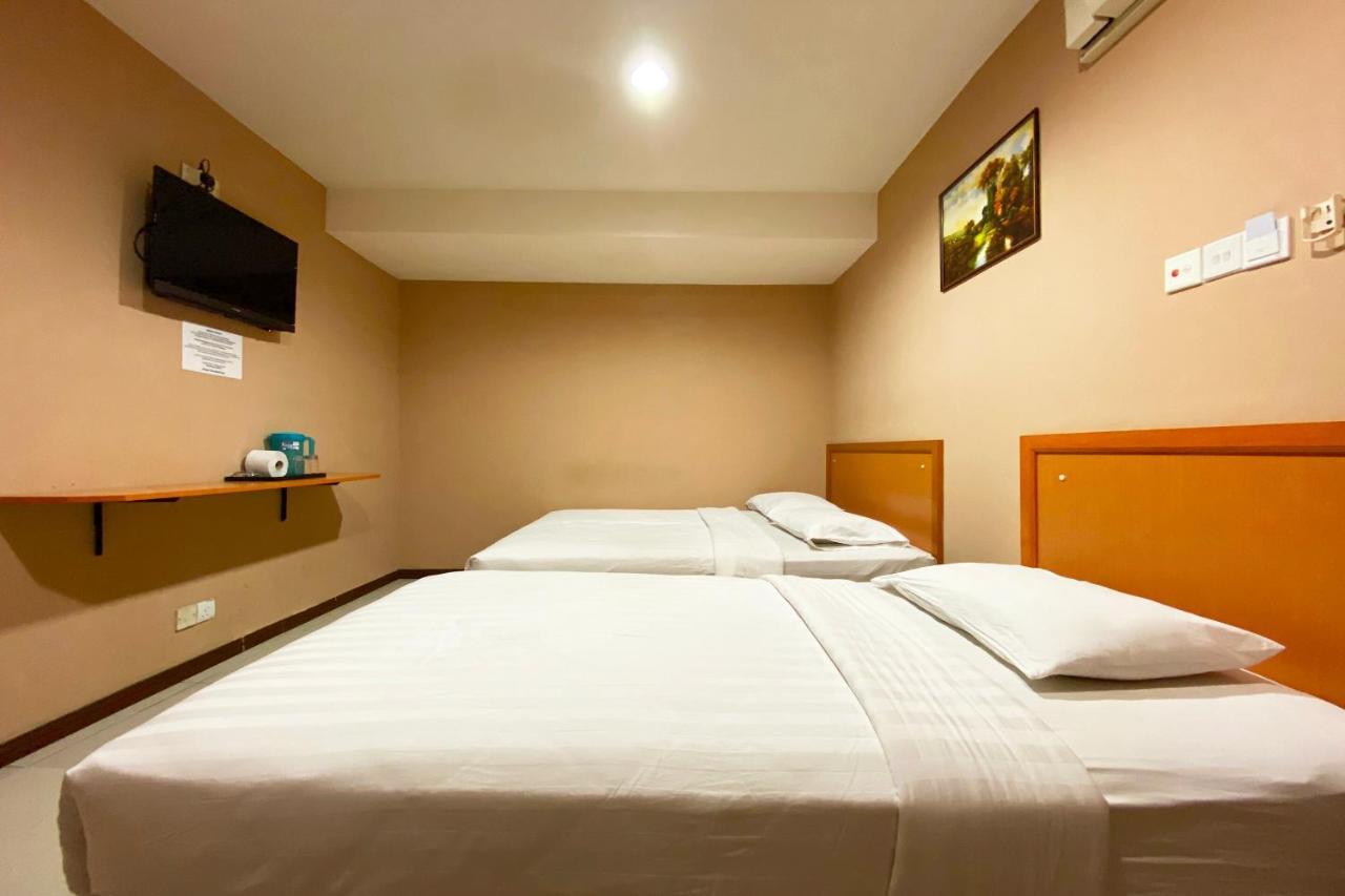 Oyo 90108 Hotel Kaya Kota Kinabalu Exterior foto