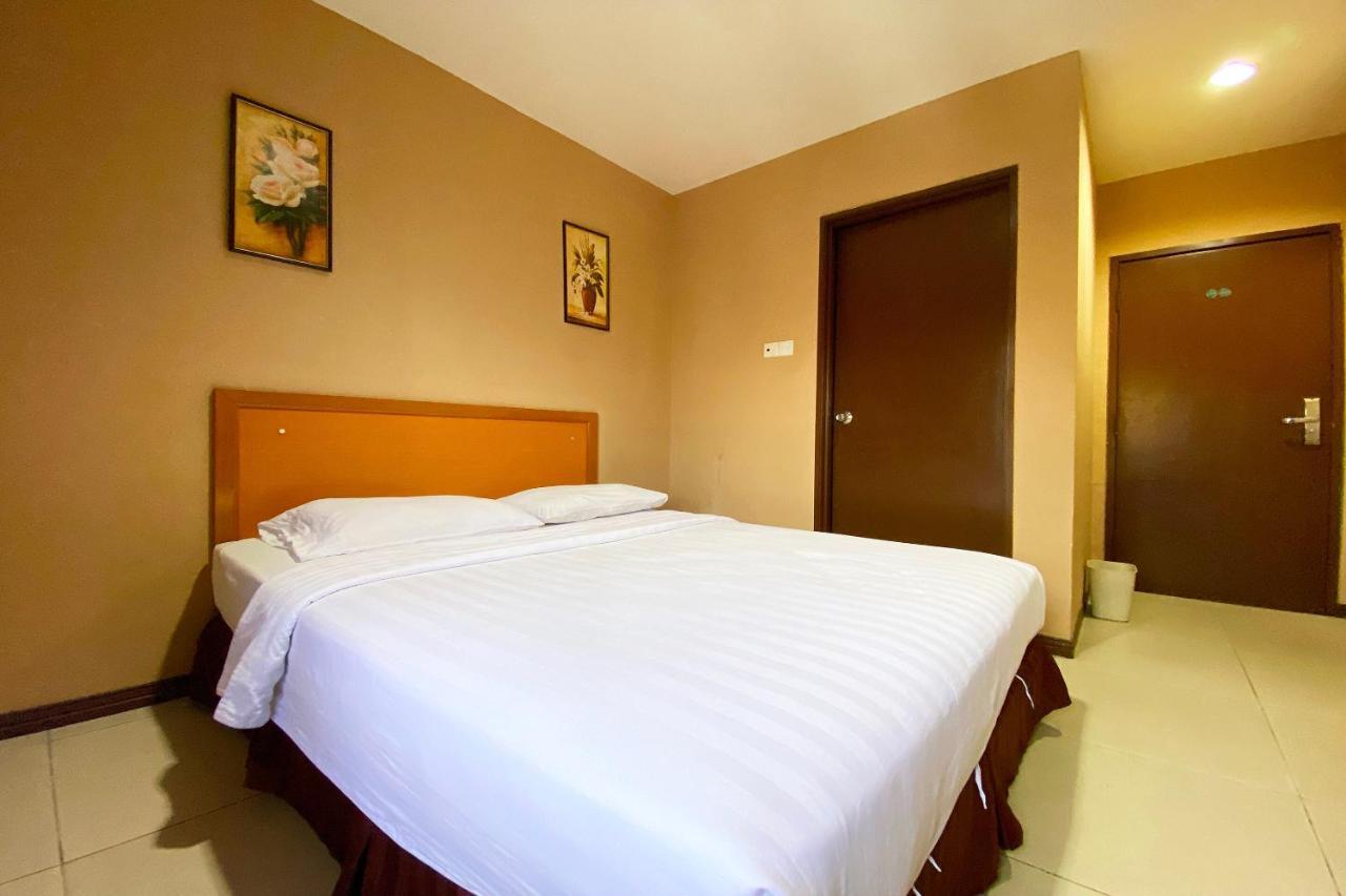 Oyo 90108 Hotel Kaya Kota Kinabalu Exterior foto