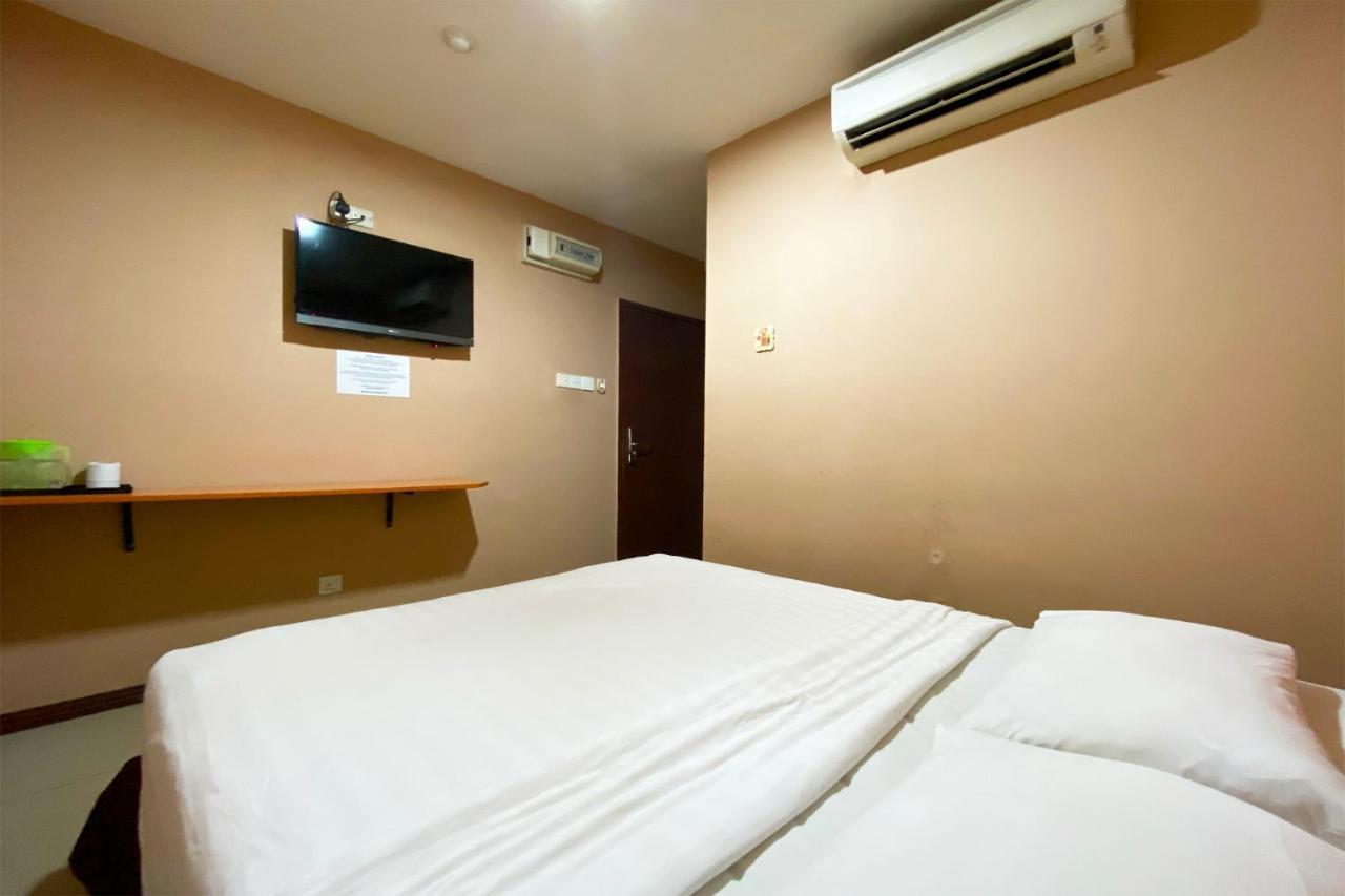Oyo 90108 Hotel Kaya Kota Kinabalu Exterior foto